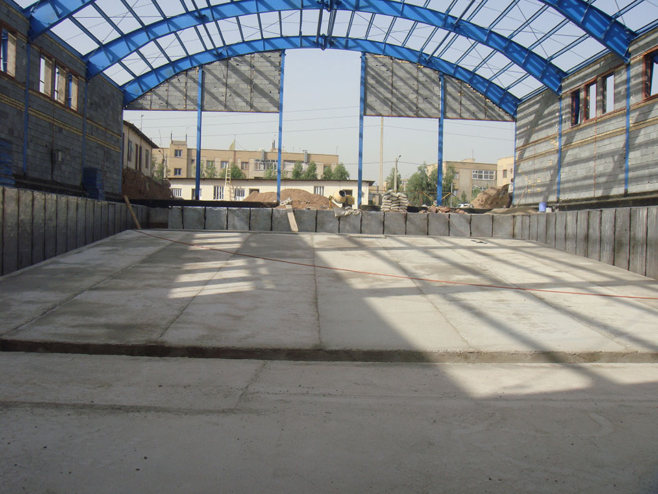 Khav Undercover swimming pool and SPA